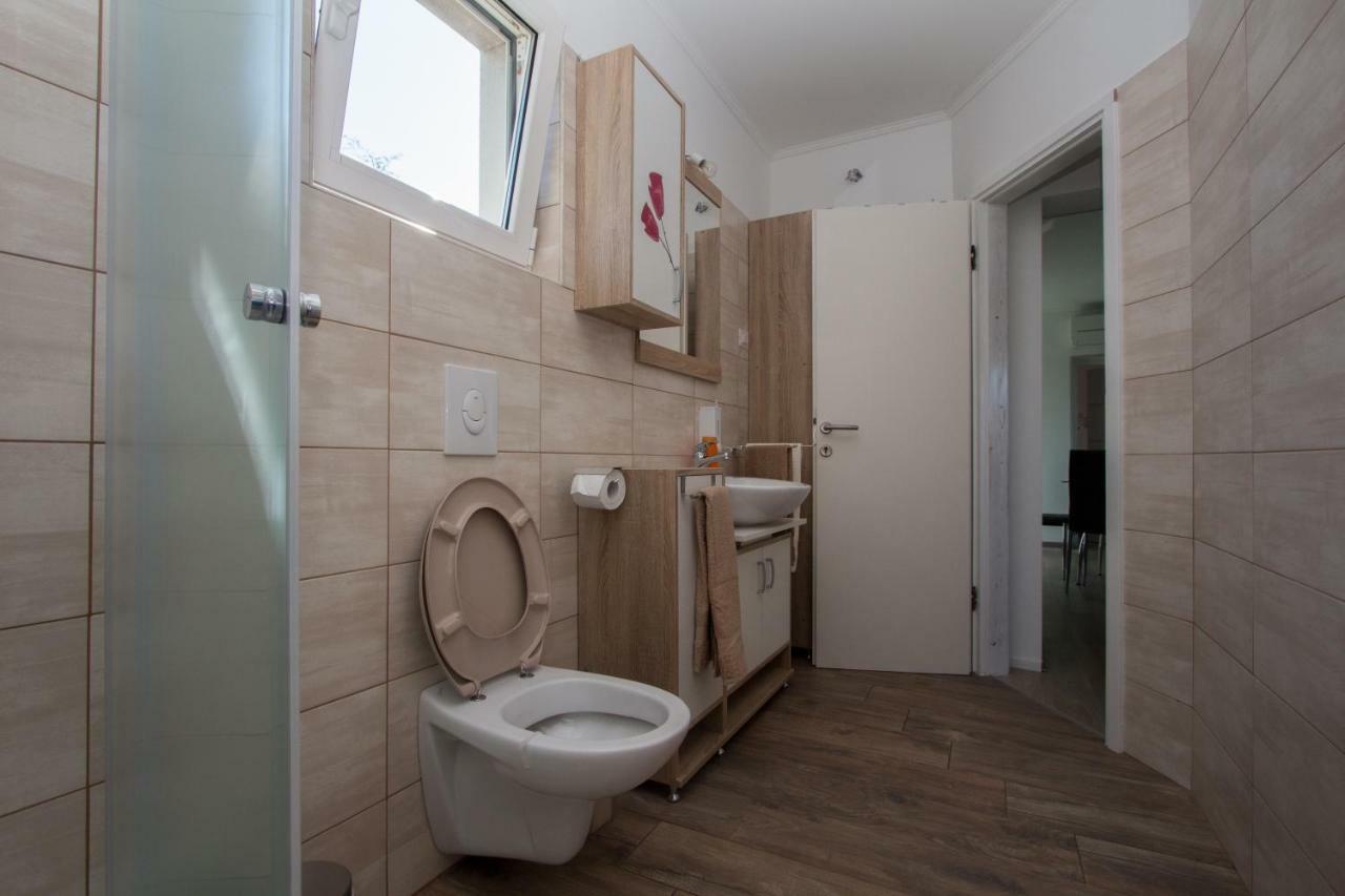 Apartment Krista Tinjan מראה חיצוני תמונה