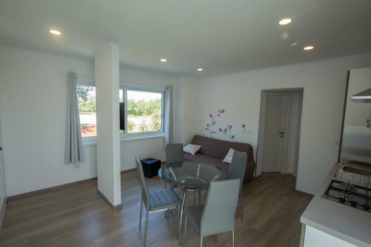 Apartment Krista Tinjan מראה חיצוני תמונה