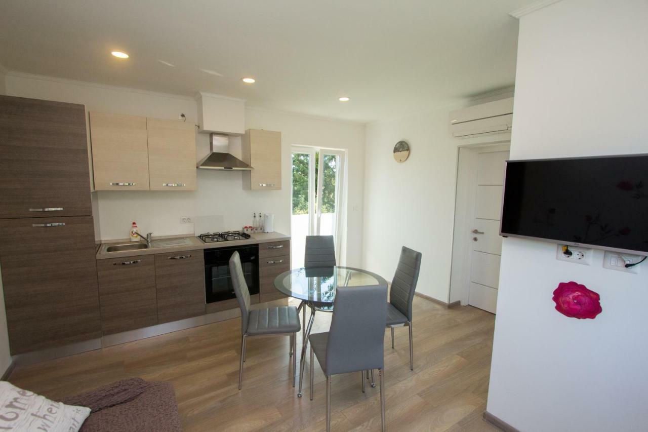 Apartment Krista Tinjan מראה חיצוני תמונה